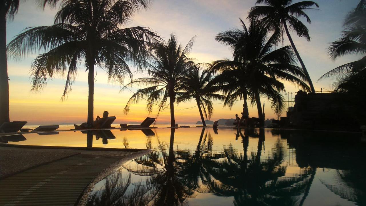 First Villa Beach Resort Baan Tai Extérieur photo